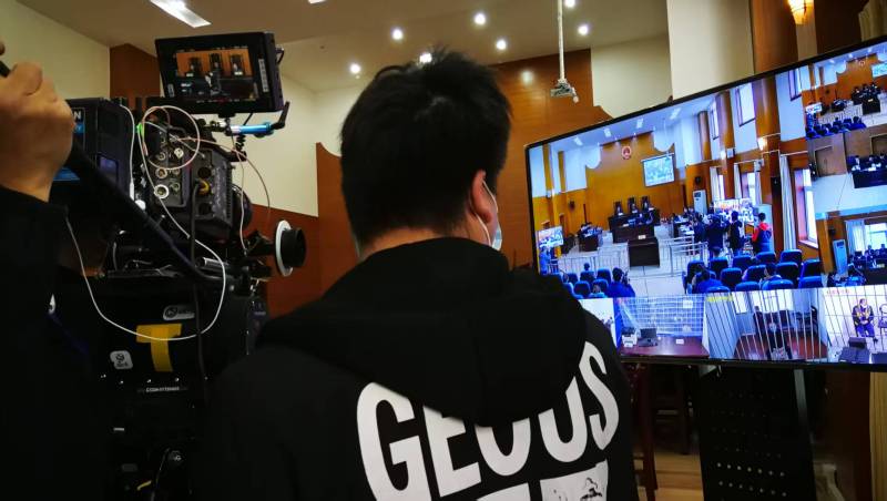AI生成VS人工创意——安吉县广告片拍摄公司的技术浪漫主义实践